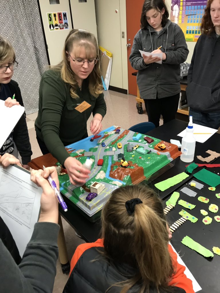MalissaJuni's tweet photo. A guest from the Poweshiek County Soil & Water Conservation District talked to the 8th grade students about water polution in Iowa. #enviroscapedemonstrations #GMSsci #GrinnellMS #WeAreGrinnell @DeCosterScience @TigersGms https://t.co/bJWHL7vMUU