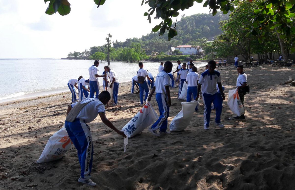 BRSDMSUPMSorong's tweet photo. Rangkaian Kegiatan dlm Rangka Hari Dharma Samudera 2019 salah satunya kegiatan Upacara dan Bersih Pantai di Pantai Saoka yg dikuti oleh Peserta didik SUPM Sorong bersama  Unsur TNI, POLRI dan SATKER Kota Sorong @brsdm_kp @Pusdik_KP @Erni_Kristina https://t.co/CKF5KdjpDh