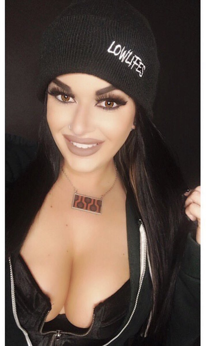srslyckaf's tweet photo. Selfie before work the other day https://t.co/YZ5Q871pOh