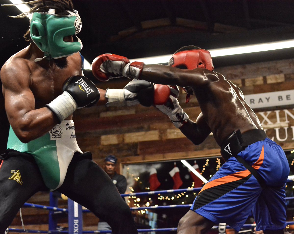 More quality rounds! 📸: <a href="/lesliedbraun/">Leslie braun</a> #ATeam #ItsMeAgain #AndradeAkavov #January18 <a href="/dazn/">Dazn</a> @matchroomboxing @eddiehearn @hulutheatermsg