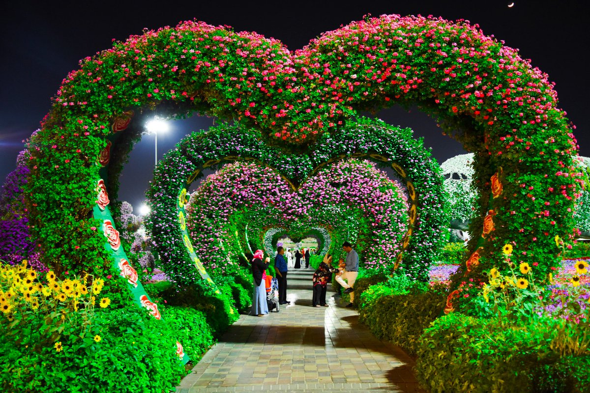 tulia_app's tweet photo. Beautiful Flower Garden wedding themes are not new concepts, except if the garden looks like this, then everything changes. Here is to our 
#mondayinspiration; a Heart-shaped Pink and Purple Flower Garden Venue.   #ideastoisnpire #eventplanner #eventplanning #weddingvenue https://t.co/sYADXgQyIq