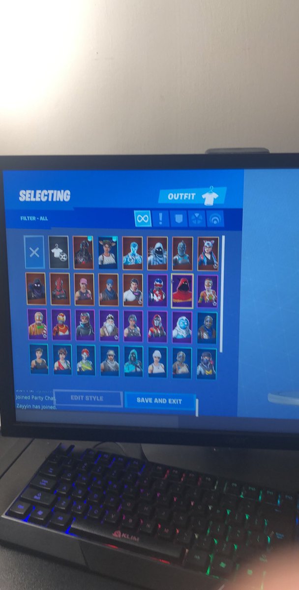 VaunFN's tweet photo. Trying to sell this account for a reasonable price it was my brothers ps4 account so you can’t link to another ps4 account dm and comment if interested #fortnite #fortniteaccout #season1 #fortniteog #blackknight #accountselling #pcgang https://t.co/vQ8t86y5UW