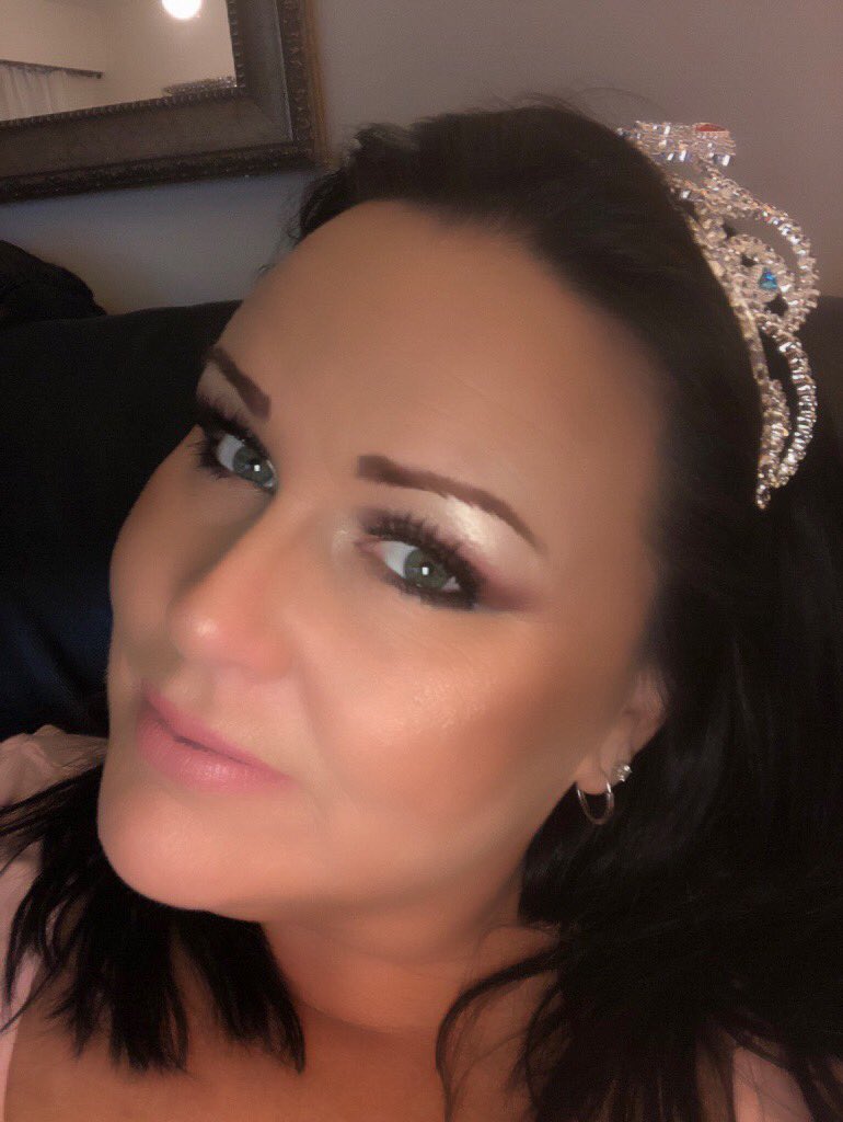 Georgia_BBW's tweet photo. Hey you little shit! My tiara says it all. If you’re not broke because of me you should be! Inquire within #cashpoitmeets #walletdrain #findommegoddess #walletrape #paypigneeded #paypiggies #surrender #Loser https://t.co/IELS8f2h34