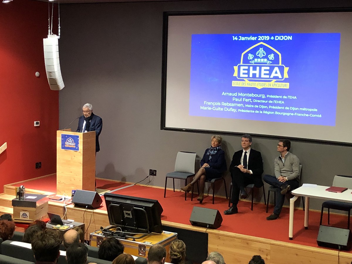BleuBlancRuche's tweet photo. «Arnaud il a des passions : le local et la France, bien sûr ça donne #BleuBlancRuche, l’entrepreneuriat, et une que je connaissais moins, l’environnement», @frebsamen lors de l’inauguration de l’@EHEApiculture, en présence de @MarieGuiteDufay et @frebsamen @montebourg @FertPaul . https://t.co/4h3Fx4iau4