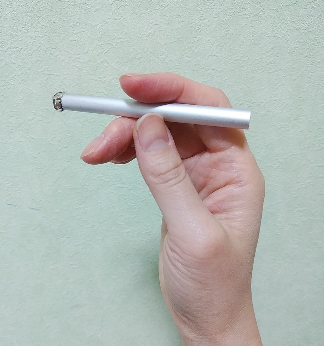 かんざし 小物 小梅屋 Twitterren 紙巻きタバコ型 ハッカパイプ アルミなので軽くて咥えタバコもできる スワロ大きすぎたかな