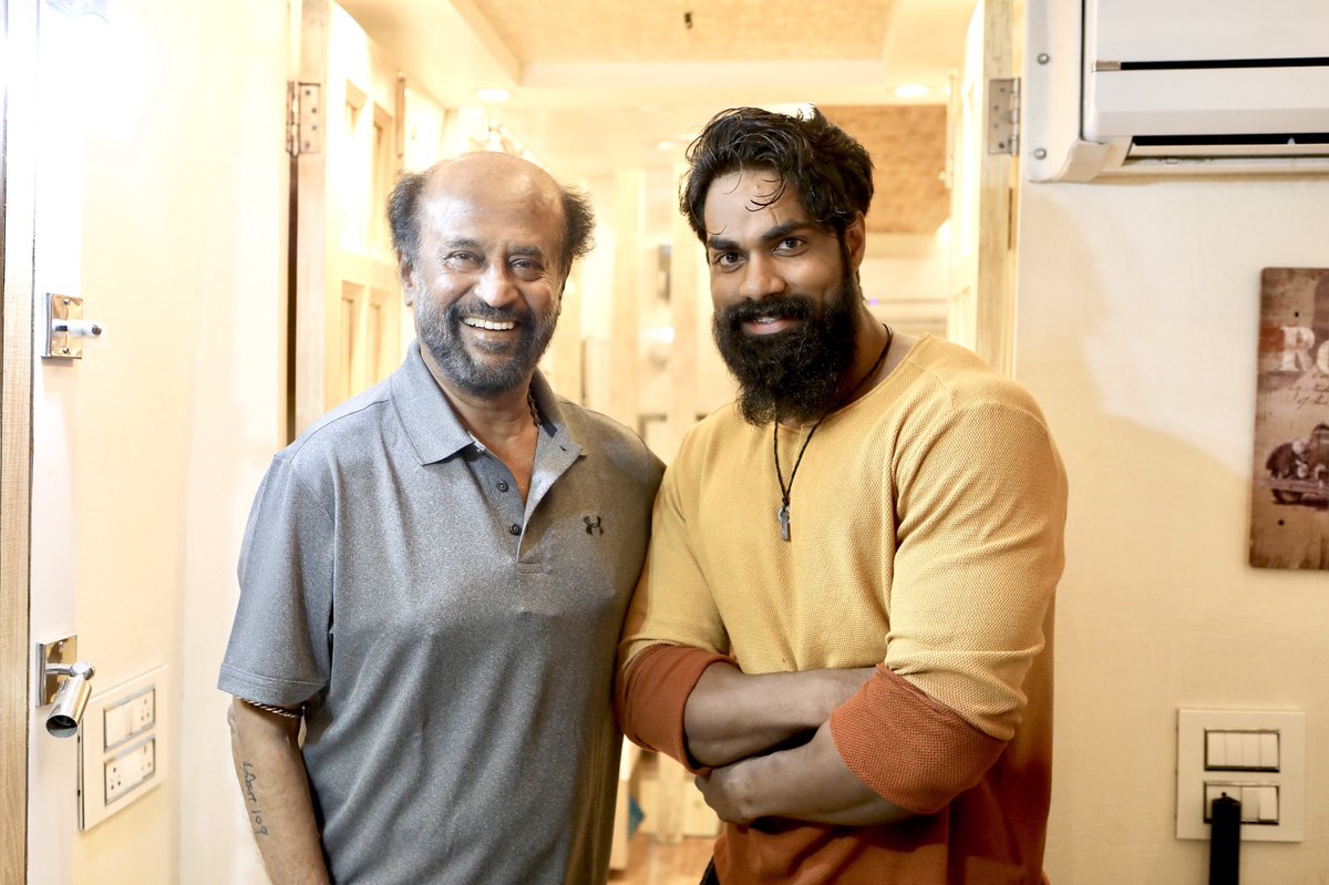 seemonabbas's tweet photo. Thank u lord for giving me this great opportunity 🙏🏻🙏🏻

@karthiksubbaraj sir I would like to take this moment to thank you for everything sir .Thanks a lot for giving me this opportunity sir 🙏🏻🙏🏻

Final uh en thalaivar uh pathuten’
Love you Thalaiva😘😘
#Rajinifed #PettaParaak https://t.co/rsDdRQcm1X