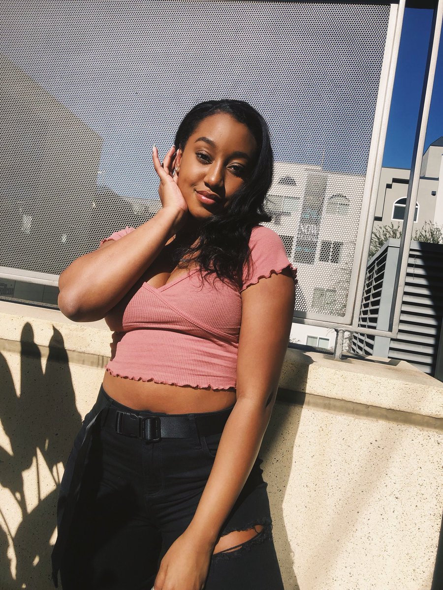 PynklemMusic's tweet photo. Thought I put a lil melanin in your Sunday night 🖤 #BlackGirlMagic #SundayMotivation https://t.co/m5FhrOYnBB