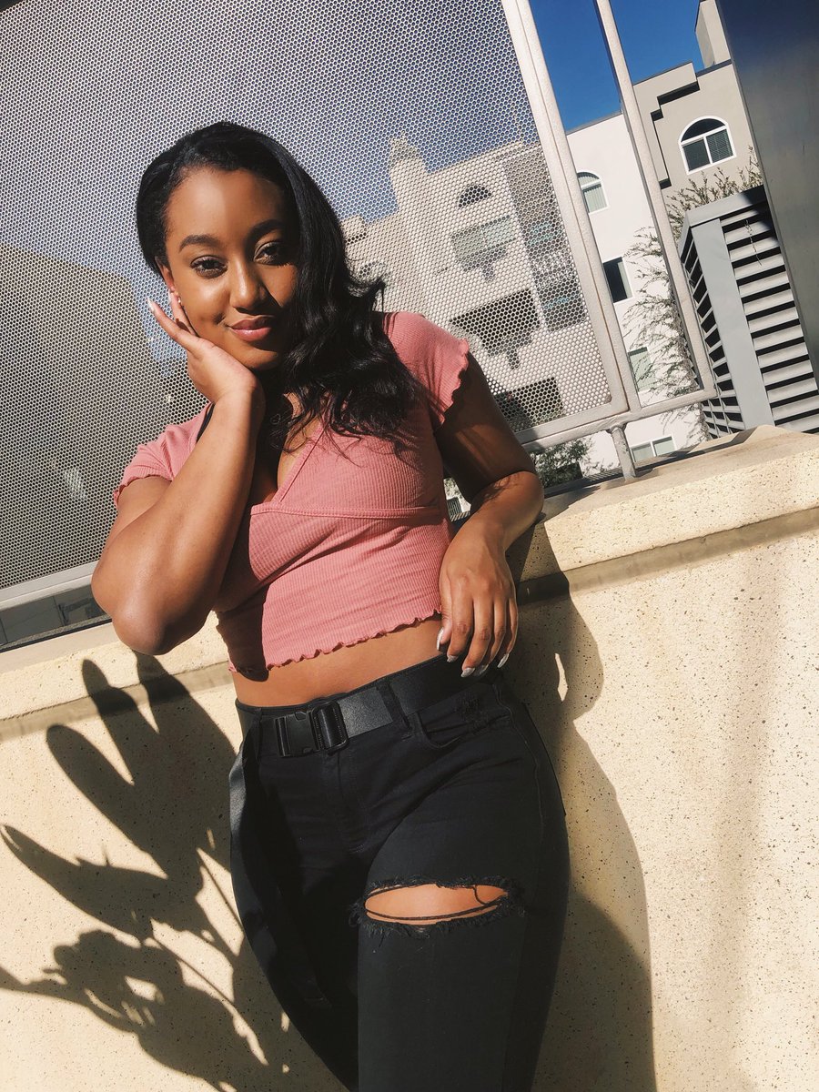 PynklemMusic's tweet photo. Thought I put a lil melanin in your Sunday night 🖤 #BlackGirlMagic #SundayMotivation https://t.co/m5FhrOYnBB