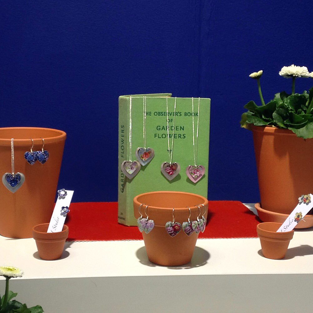 thetinsmithsuk's tweet photo. Do pop by stand 623 and say hello - we are the blue one !
#topdrawerlondon #topdrawerss19 #ukjewellerycollections #ecotrail https://t.co/mKS1C2M2XX