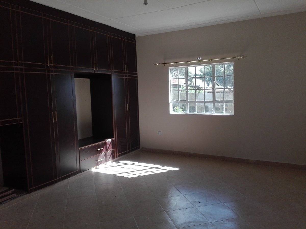 ShomotoRealtorz's tweet photo. NGONG TOWNSHIP, Stunning newly built 3 Bdr bungalow close to the foot of Ngong hills #GatedCommunity of 6 houses with a common gate, each with high perimeter wall #PrimePropertyForSale #NgongHOTDEALS #AskingPrice 7.5M https://t.co/cIHUvqAR9h