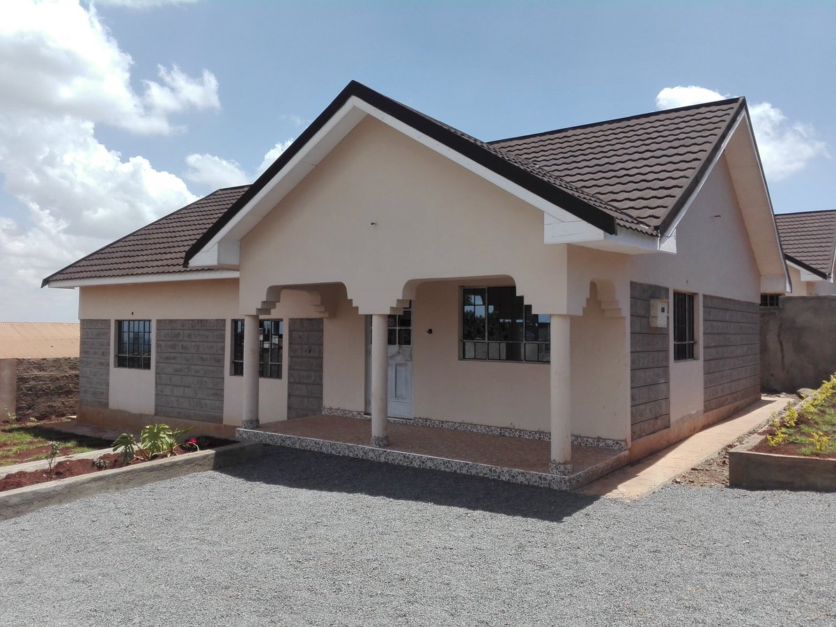 ShomotoRealtorz's tweet photo. NGONG TOWNSHIP, Stunning newly built 3 Bdr bungalow close to the foot of Ngong hills #GatedCommunity of 6 houses with a common gate, each with high perimeter wall #PrimePropertyForSale #NgongHOTDEALS #AskingPrice 7.5M https://t.co/cIHUvqAR9h