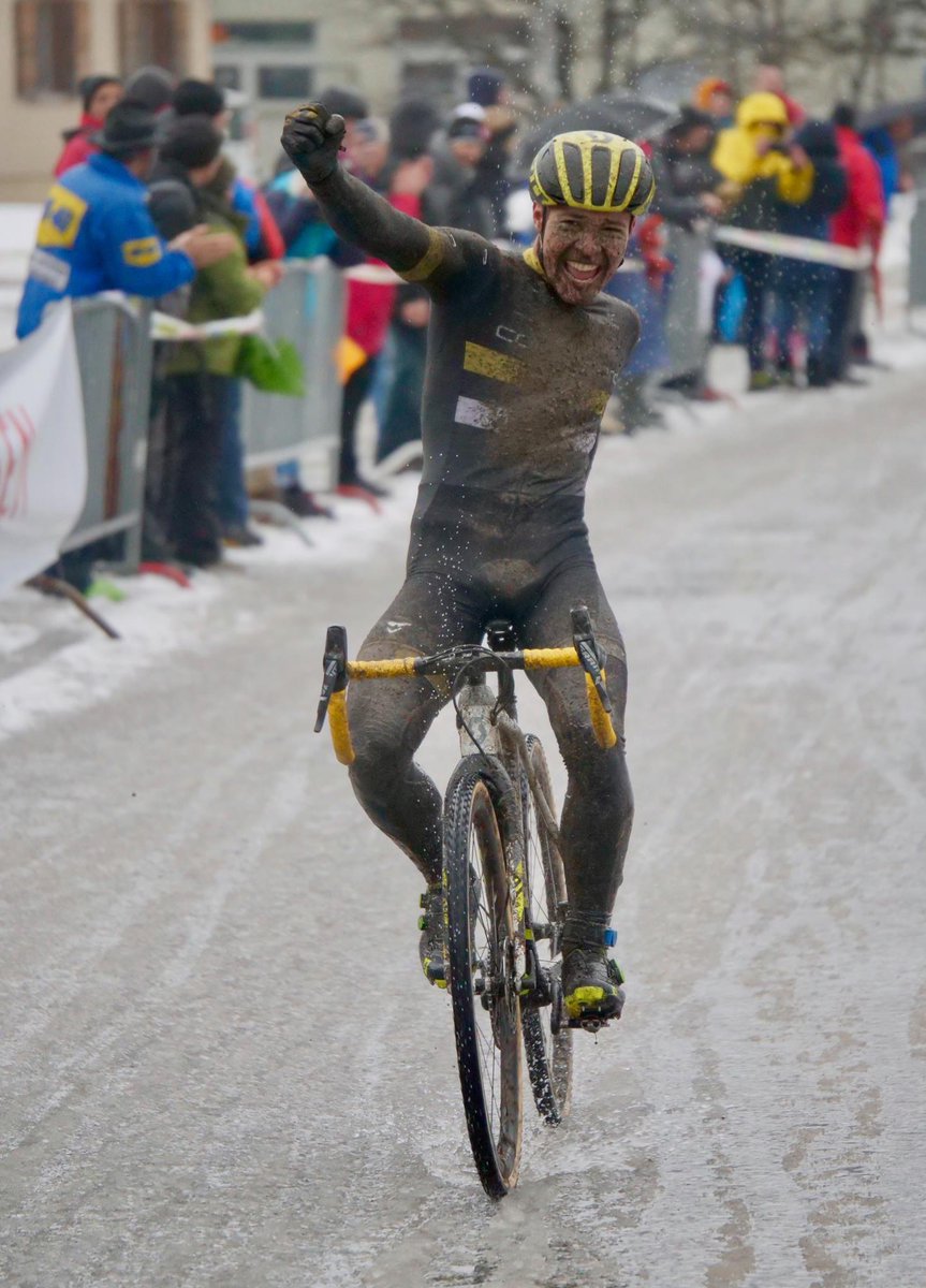 chregirocha's tweet photo. Wow! Well done @taimenrueegg! 🥇🇨🇭
3 years after his 1st U23 title he wins in style his 1st elite swiss championship! 
Big respect #frischi 🥈, @larsrace 🥉 und @saimnsaaner &amp; @wildhabermarcel! What a race. 
#cxrocks #cyclocross #radquer #sion #speaker 
📸 (Sion): @jokef https://t.co/ZzYQlTPRlh