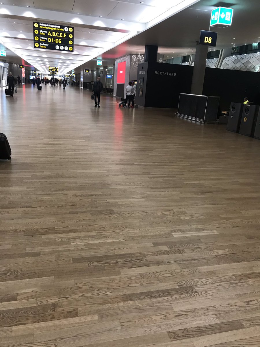 WencheNielsen's tweet photo. Nær 30 mill reisende via @Gardermoen i året. Busy? Nix. God plass denne morgenen iallfall. Rene zen opplevelsen på Pir Nord. #lovemyairport @kickibvall keep coffee ready. Soon there :) https://t.co/3rGVdl33SC