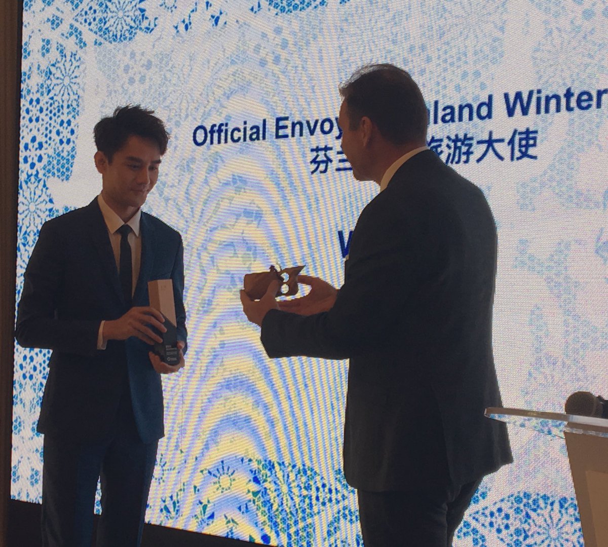 Chinese actor Wang Kai, who has 21 million followers on Weibo, has been named the Official Envoy for Finland Winter Travel. @DynaDeArm did the honors. <a href="/OurFinland/">Visit Finland</a> <a href="/teamfinlandfi/">Team Finland</a> #ChinaFinlandwintersports2019 #kuksa