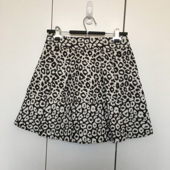 trishaadube's tweet photo. So good I had to share! Check out all the items I'm loving on @Poshmarkapp #poshmark #fashion #style #shopmycloset #brash #bananarepublic #hm: https://t.co/2HaYTfTAan https://t.co/nx0rx0qykh