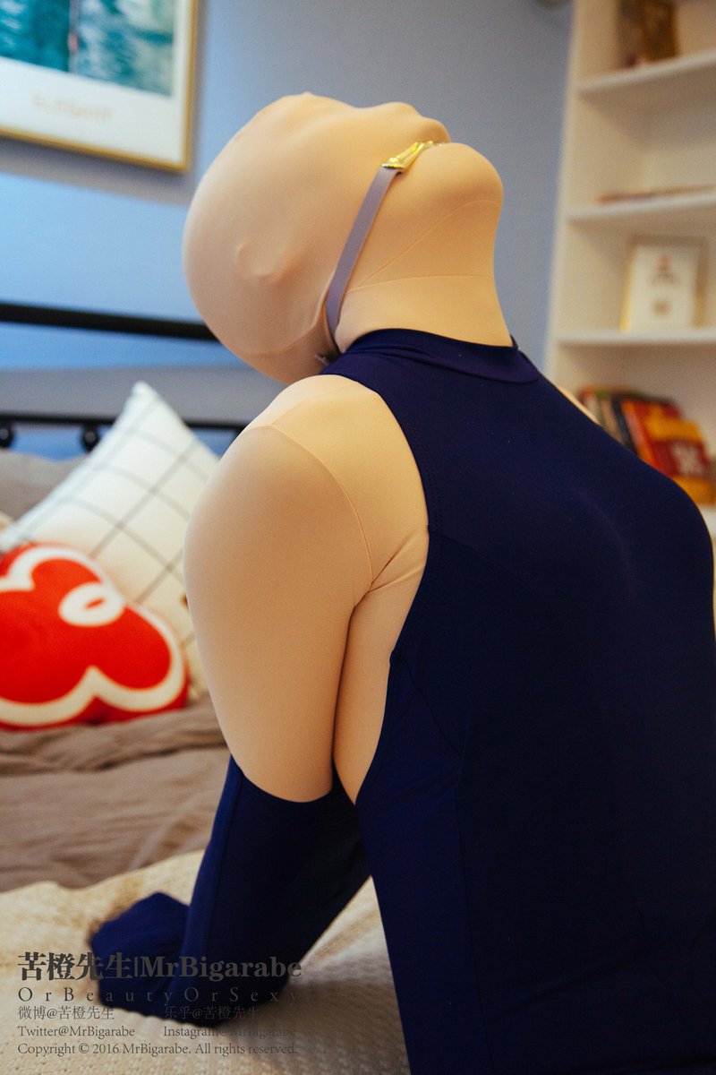 苦橙先生mrbigarabe Twitter ನಲ ಲ 毫无策划的死库水 死库水的作用从来不是游泳课 而是用来满足绅士们的荷尔蒙 水里是不需要说话的 手也不能自己去触碰拉链呢 把它们都交出来吧 里的人