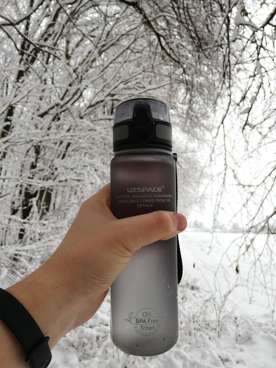 BuyBottle's tweet photo. А ви знали, що більше половини всього населення ніколи в житті не бачили справжнього снігу на власні очі? ☃️

Насолоджуйтеся, доки маєте таку можливість ❄️

#BuyBottle #Uzspace #waterbottle #sportbottle #Kyiv #Ukraine #sport #fitness #gymlife #gift #спорт #пляшкадляводи #зима2018 https://t.co/OiZ1plfbzZ