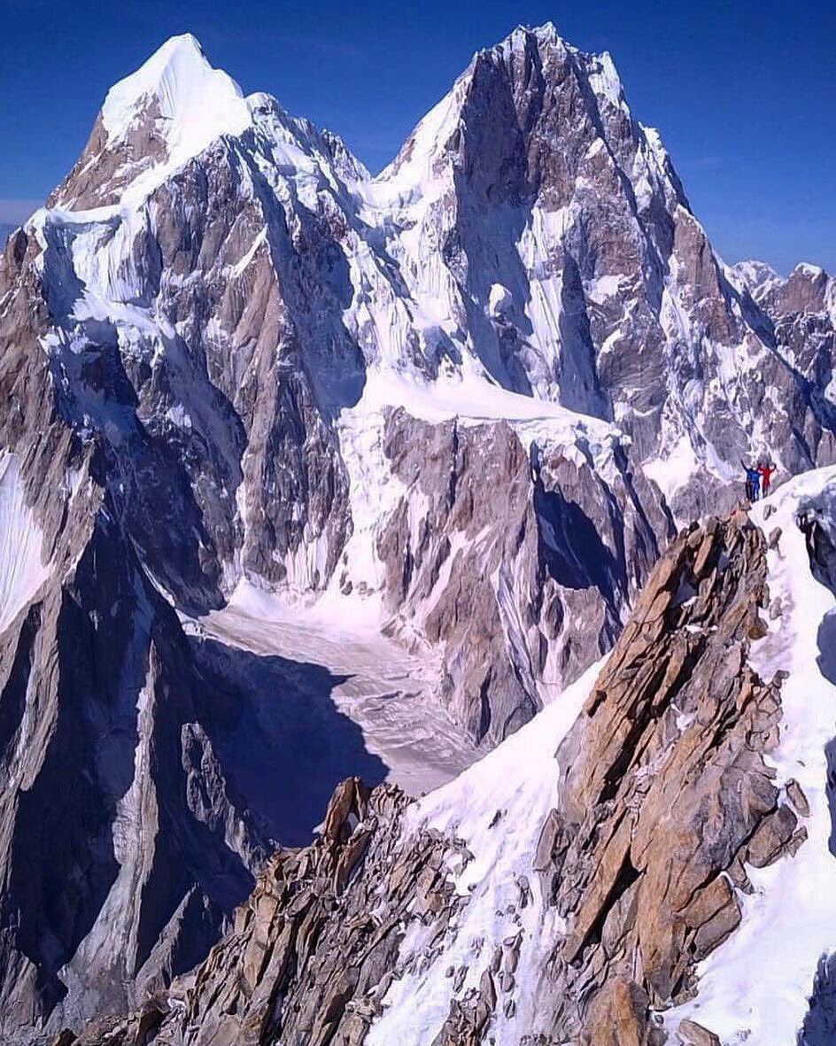 Monday morning inspiration....it’s pictures like this that motivate me to get up, get out and get it done!!!!! The Latoks and the Ogres Of Pakistan 
..
@landrover <a href="/adventurebase/">Adventure Base</a> <a href="/chpt3/">Chapter Three</a> <a href="/lyonequipment/">Lyon Equipment</a>