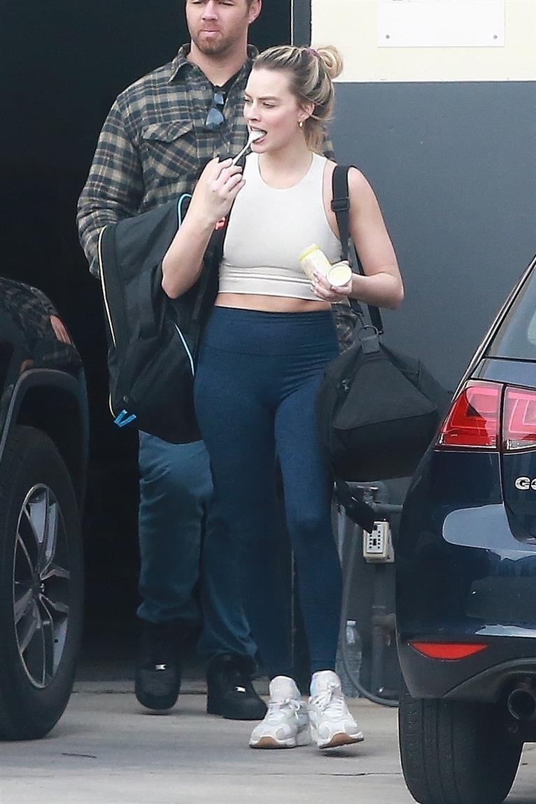 13 มกราคม: #MargotRobbie ขณะฝึกซ้อมสำหรับการกลับมารับบท Harley Quinn อีกครั้งในภาพยนตร์เรื่อง ‘Birds of Prey’ ในแอลเอค่ะ

ฮาร์ลีย์ ควินน์กำลังจะคัมแบค อดใจรอลุ้นเเคส 2 นักแสดงหญิงในแก๊งค์ที่เหลือไม่ไหวแล้ว 😝