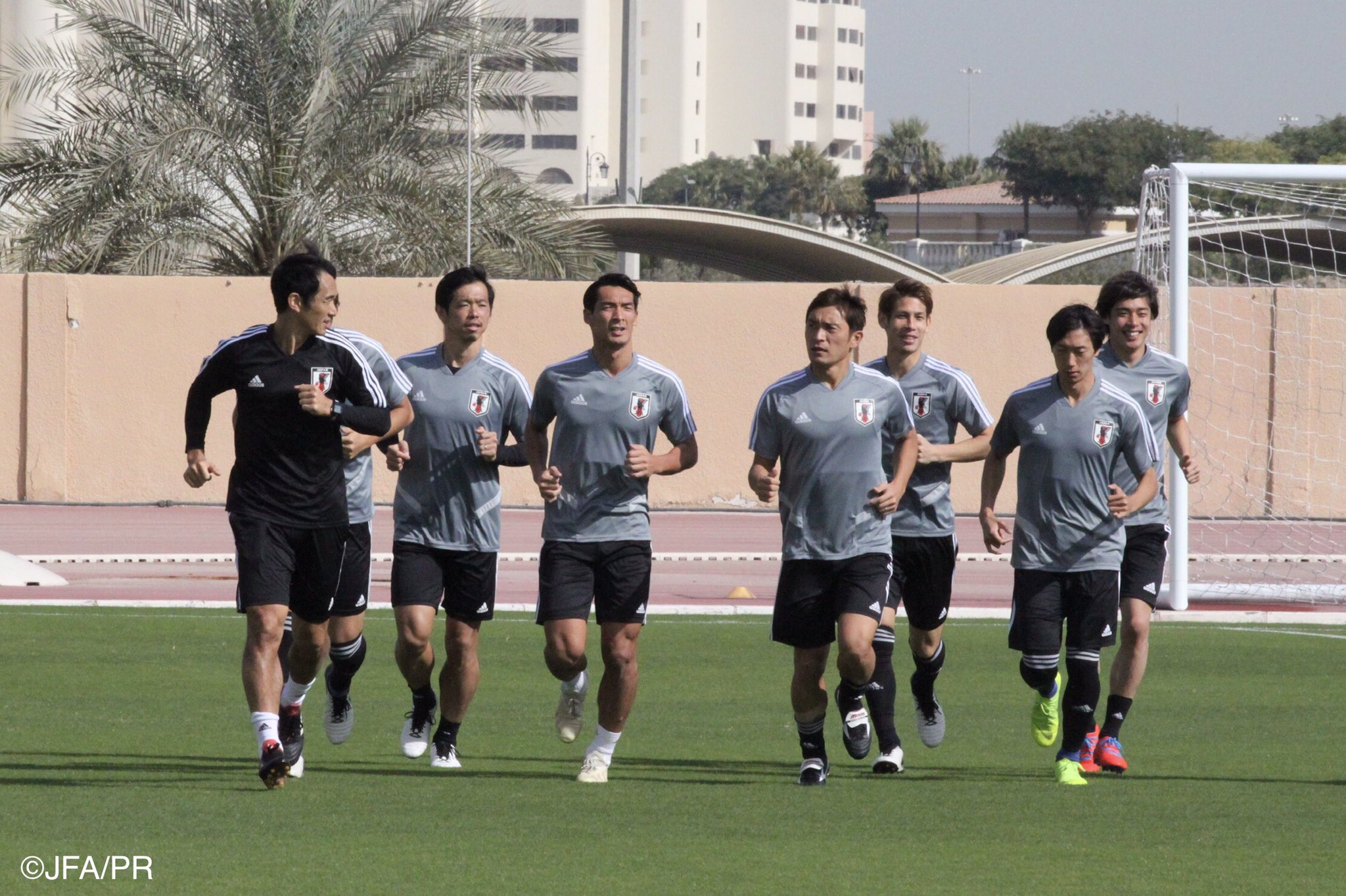 サッカー日本代表 Uaeは午前11時を過ぎました 日本代表は昨晩のオマーン戦に先発出場した選手はリカバリートレーニング それ以外の選手たちはグラウンドで練習を開始しました Daihyo Samuraiblue 王座奪還 T Co Fqtdpudm4b Twitter