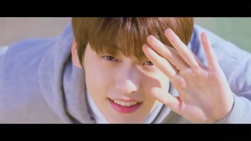 TXT_INA_Bighit's tweet photo. [OFFICIAL] SOOBIN's profile

Nama: Choi Soobin
Nama Panggung: Soobin
Umut: 18
Posisi: Leader
Tinggi badan: 184

Wow dia lebih tinggi dari RM omo omo omo..

#TOMORROW_X_TOGETHER #TXT #BIGHIT #TXTINDO #TXTINA https://t.co/Vv5LvotRDH