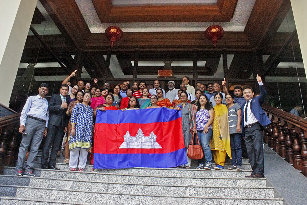 PenhEra's tweet photo. A farewell photography of our valued guests before they depart from the hotel. Please have a safe flight.​Hope to see you again. https://t.co/CPcj3Zqy5I