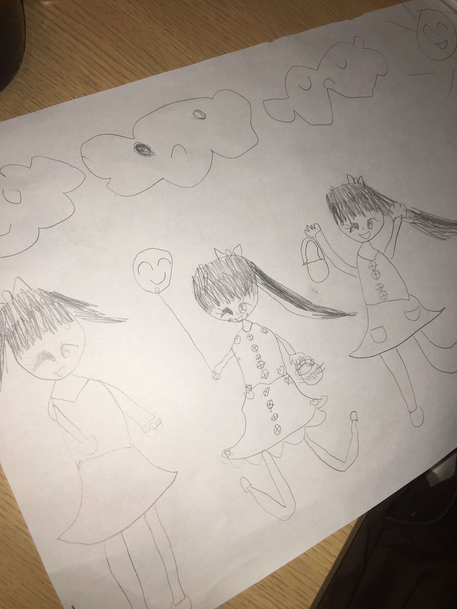 涙 4歳のいとこが書いた絵と私の絵どっちが上手いですか T Co Andzq07dcs Twitter