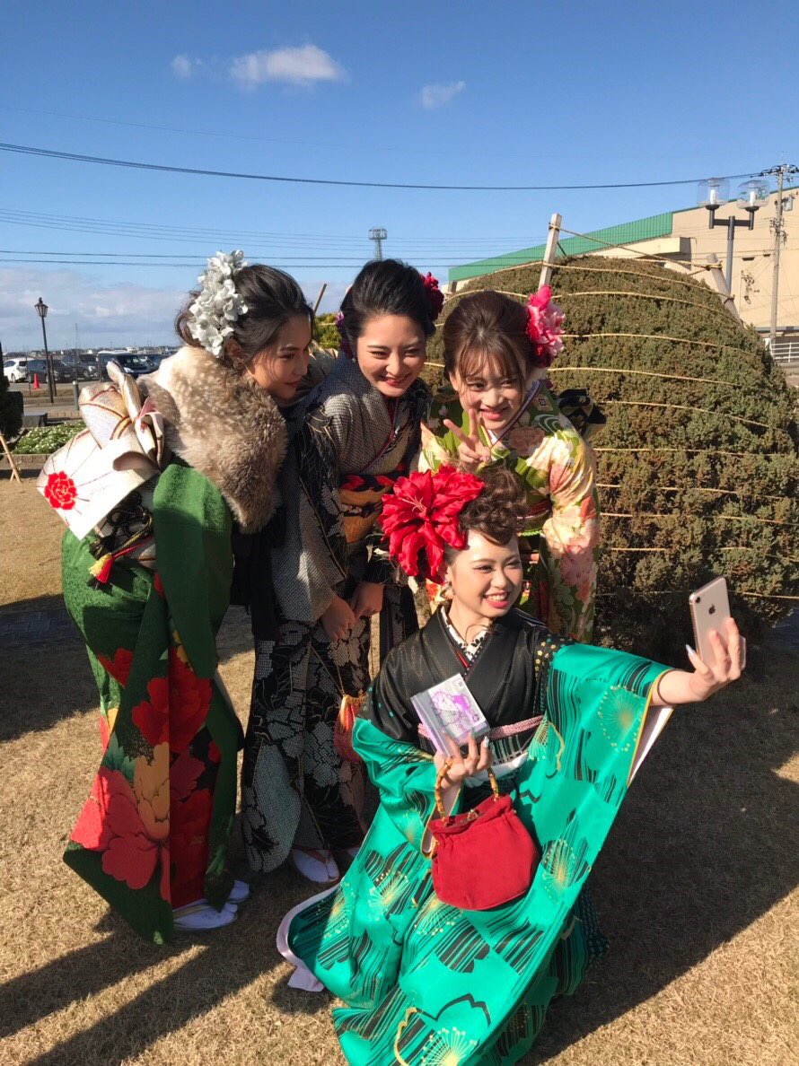 rk_stan's tweet photo. 成人の日を迎えました㊗️
あえての自撮りしてるとこをママたちに隠し撮りされたやつ😳

#成人式
#西メン https://t.co/JzGO687XyX