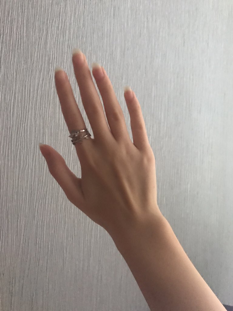 teamoneeanmyyu's tweet photo. фетишисты на руки, давайте поделимся своими культяпками🤫 https://t.co/4fNYxeS3JJ
