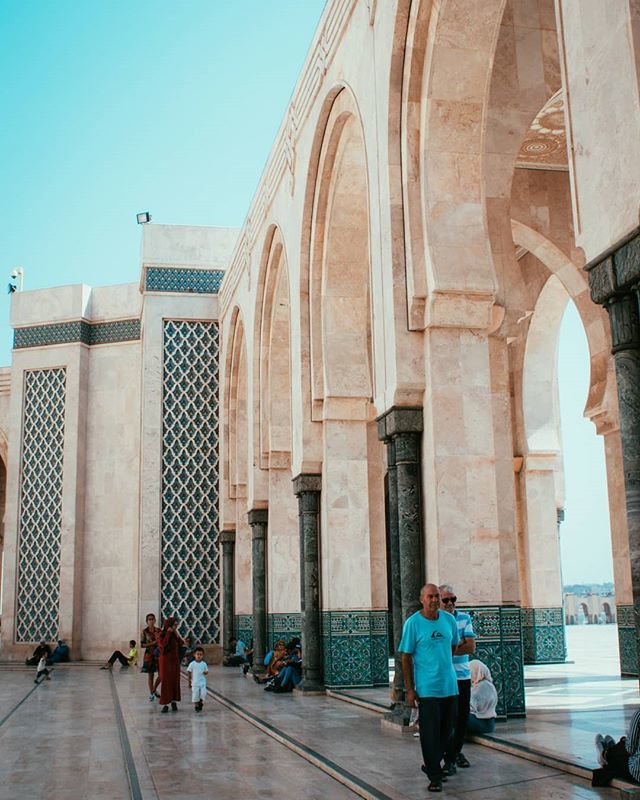 AlenkaFalzon's tweet photo. People resting near Hassan Il mosque waiting for it to open 🇲🇦
.
.
.
.
#potd #travel #travelgram #explore #travelmorocco #travellingmorocco #morocco #chefchaouen #casablanca #HassanIIMosque #architecture #tiles #colourful #resting #natgeotravel #lensbibl… https://t.co/XTbixnjoQ2 https://t.co/ep4PiVhW94