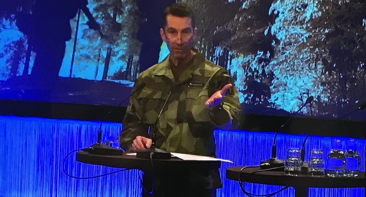 LoveBenigh's tweet photo. Bred politisk samsyn om ett starkt försvar säger ÖB Byden på Folk och försvar i Sälen. ”Allt är möjligt med en sån grund” Samtidigt menar Byden att satsningarna på försvaret måste fortsätta. ”Vi måste hålla jämna steg” med omvärlden.
#svpol #svtnyheter #fofrk https://t.co/T5JzGTHZ6H