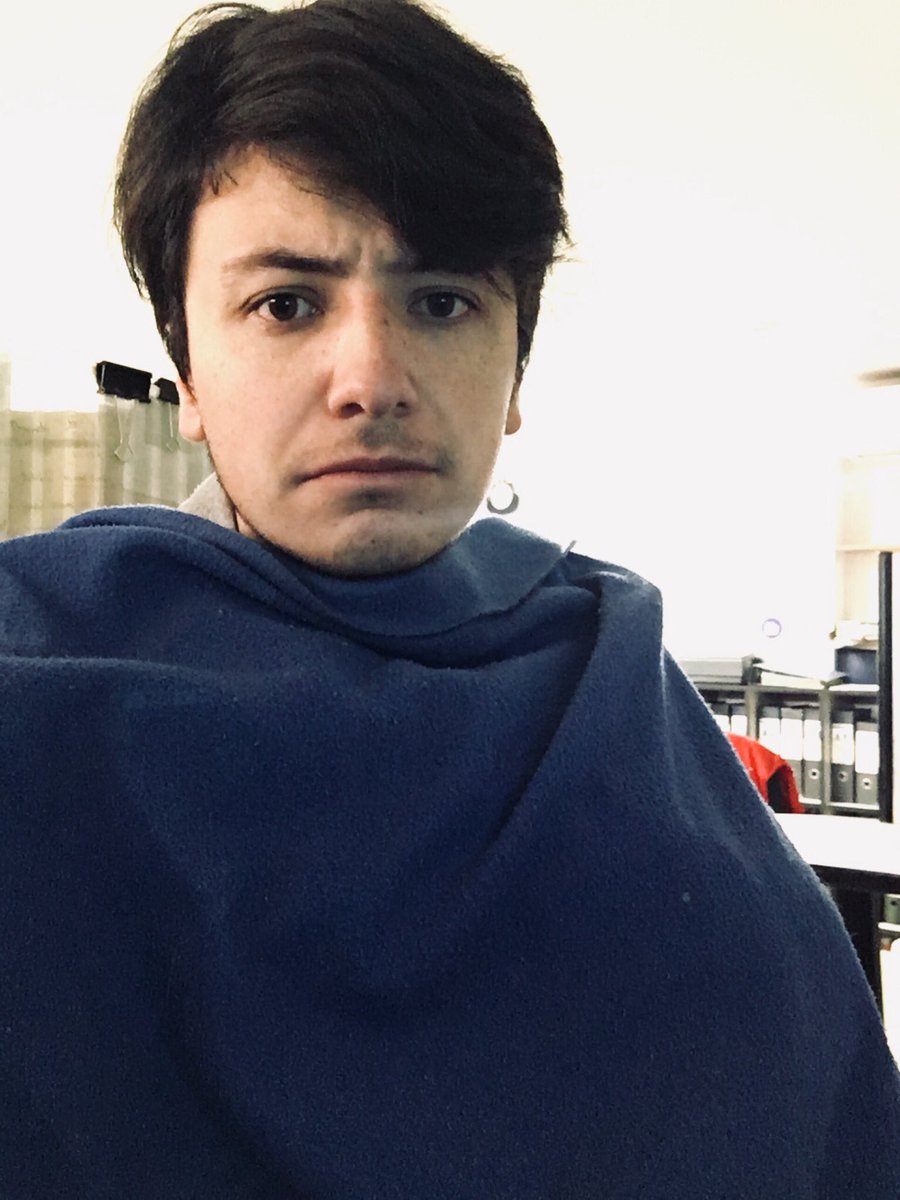 Edwward17's tweet photo. Lunes en la oficina 🤧 https://t.co/8XOtcYQYFI