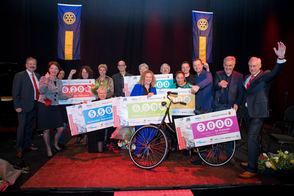 De_Loop's tweet image. Zo, dat is een mooi bedrag 💰! 
Maar liefst €34.800 werd er weggegeven aan 7 Helmondse maatschappelijke organisaties tijdens het nieuwjaarsconcert georganiseerd door Rotaryclub Helmond en Gemeente Helmond!

bit.ly/2FrkizF

#Helmond #nieuwjaarsconcert