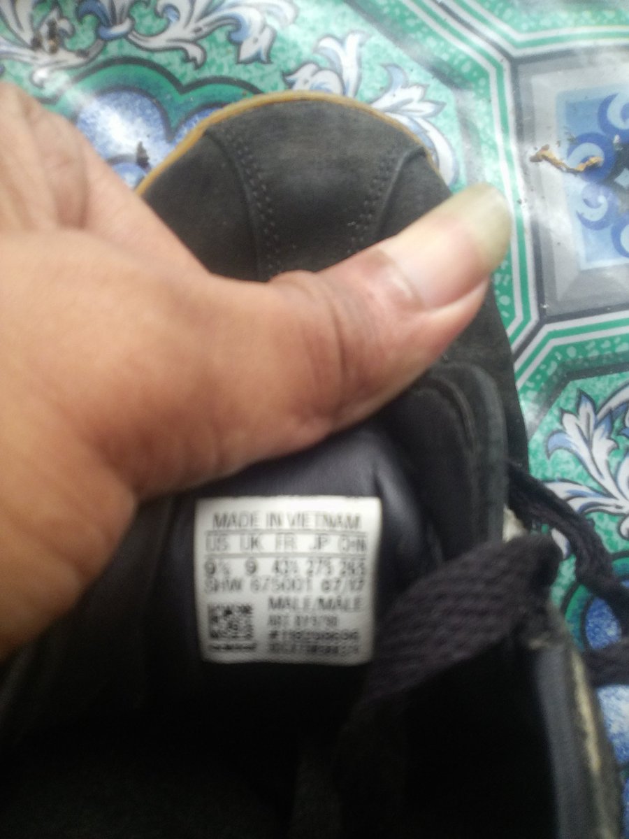 Sikendi1's tweet photo. Bang bantu up nih mau jual adidas munchen size 43 jual butuh modaltour @SoeriAllie @RojaliFirm @JKTACAB @JKTCSL @JKTN12 https://t.co/60WoNgKgq8
