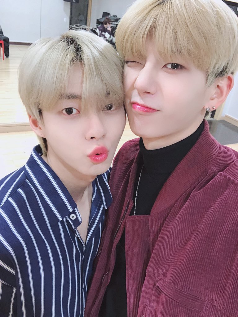 H_NextBoys's tweet photo. [#HNB/#정유준/#우진영] 안녕하세용 진영 유준입니다 ㅎㅎ
여러분~~ 오늘은 이렇게 투 샷인데 어때용 잘 어울리나용 ㅎㅎ
저희 사진이 올라간 이유는~~ 혹시 이츠 마니또오오오오???ㅎㅎㅋㅋㅋ
저희도 정말 누가 누군지 비밀로 하고 열심히 하고 있답니당 케켘

▶️ https://t.co/TiT3hpGSTj https://t.co/29z2F2l7xW