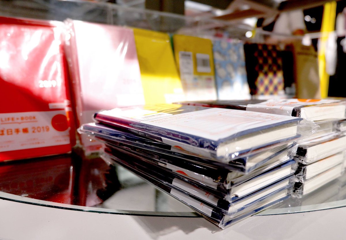 loftbangkok's tweet photo. S A L E 3O % OFF!! กับ Stationery สุด Cute สำหรับใครที่ยังไม่มี Planner Diary ปี 2019 แอดมินแนะนำให้รีบมาช้อปกันได้แล้วนะคะ หรือจะเป็นสมุดโน้ตที่น่ารักๆ เอาไว้จดบันทึก วาดรูป และเขียนกันให้จุใจ #Sale30Percentoff #Planner #Diary2019 #ImportFromJapan #Hobonichi #OnlyatLoft #Loft https://t.co/H2c5fbTddv