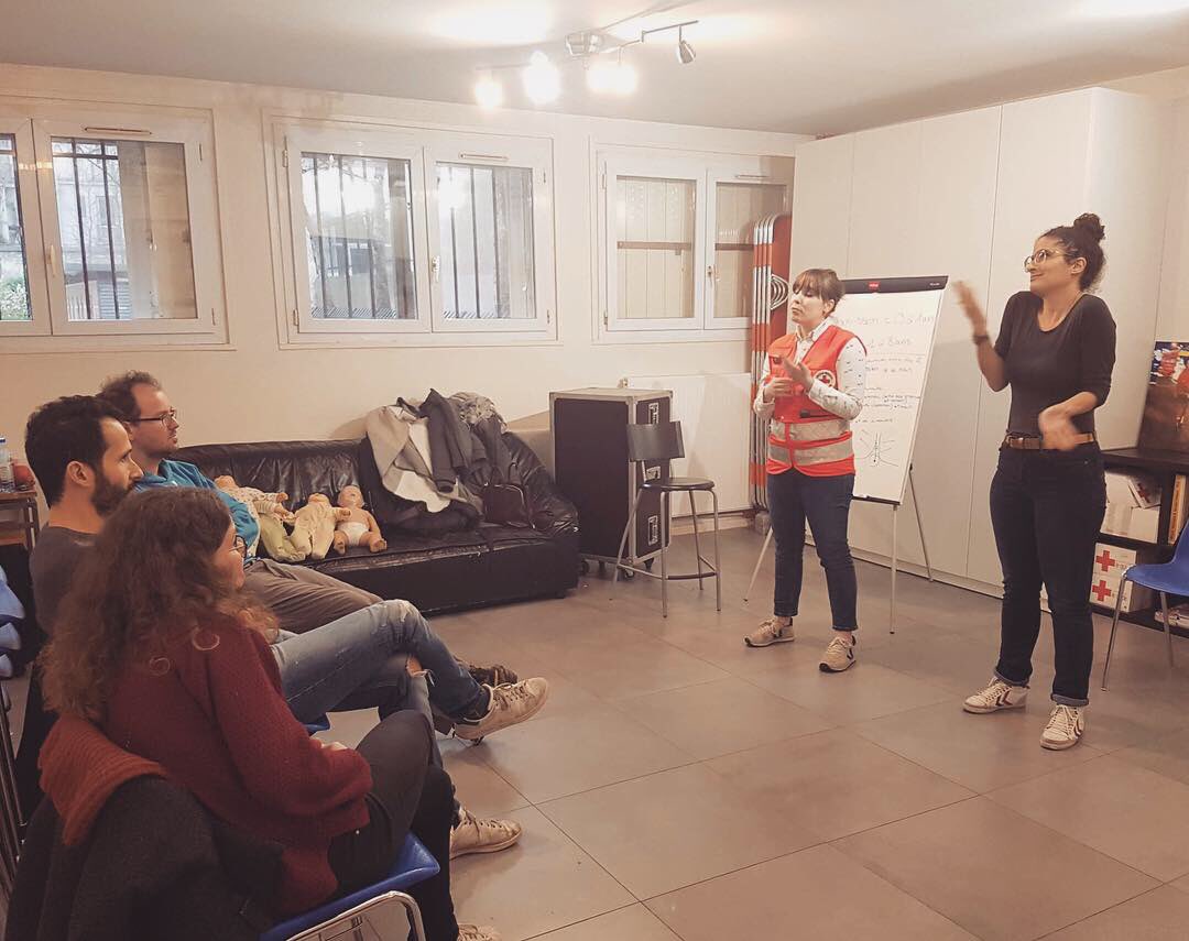 #Nouveauté. Hier nous avons réalisé une initiation aux premiers secours chez l’enfant et le nourrisson en langue des signes. Bravo à nos initiés! De nouvelles sessions seront programmées pour 2019 dans notre unité. #Paris19 #LSF #LangueDesSignes #GestesQuiSauvent #IPSEN