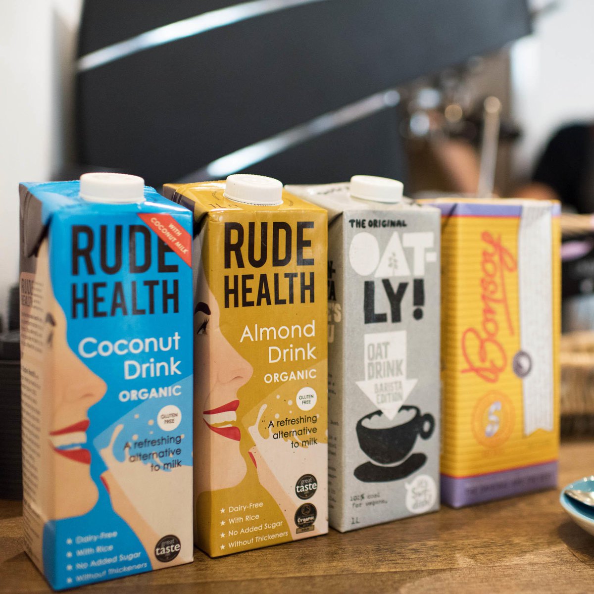 everbean's tweet image. Not looking for any Dairy in your coffee? No problem, we have Coconut, Almond and Oat to name a few. 👌

#London #UK #Brookst #Grosvenorst #grosvenorsquare #neighbourhoodcafe #coffeeshop #local #morning #necessity #ukcoffeeweek #coffeelovers