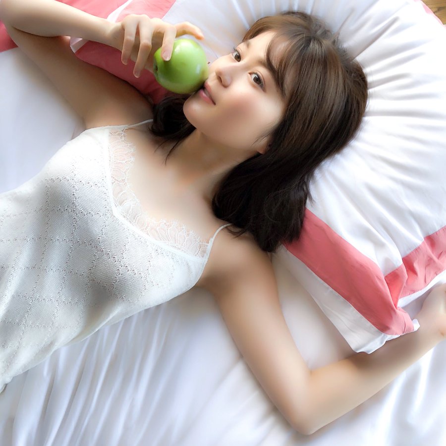 生田絵梨花の水着姿グアムでヤバイ 集団左遷で銀行イメージガール サイネタ