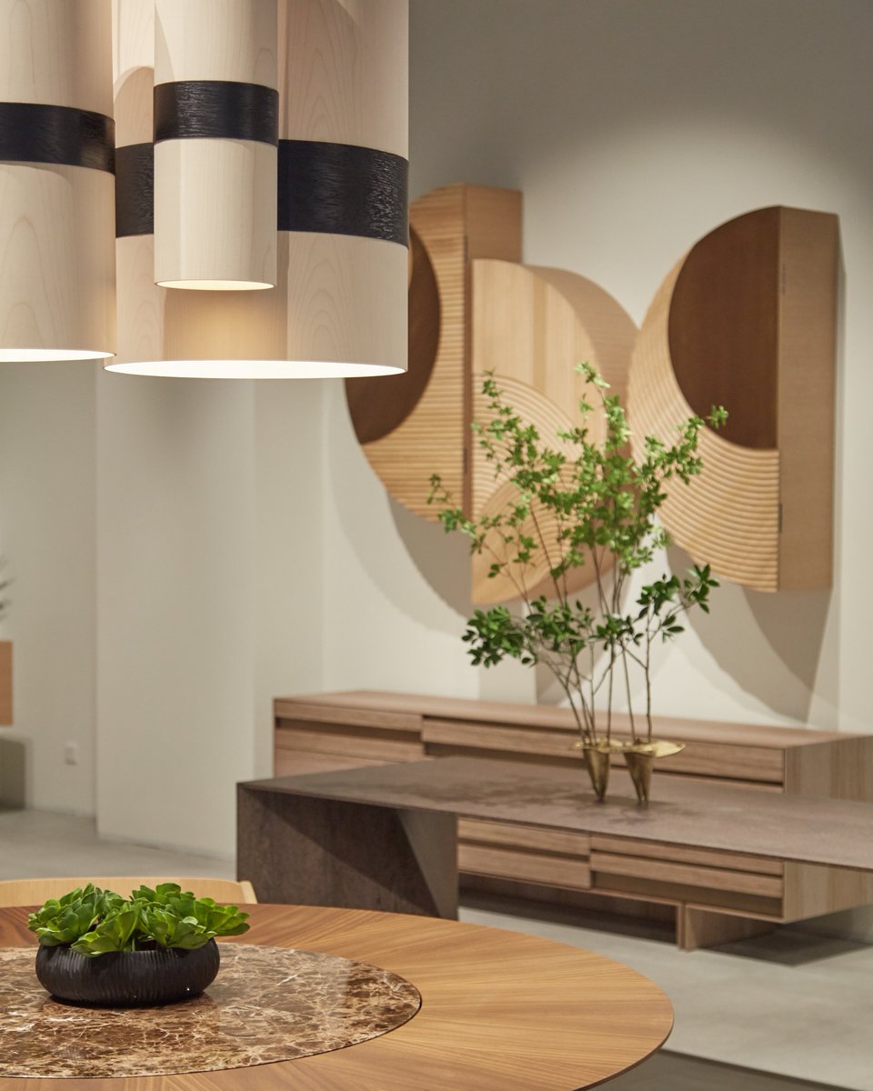 Emmemobili is good at processing wood into various elegant shapes. Come take a closer look at the true quality wooden furniture at iADC!