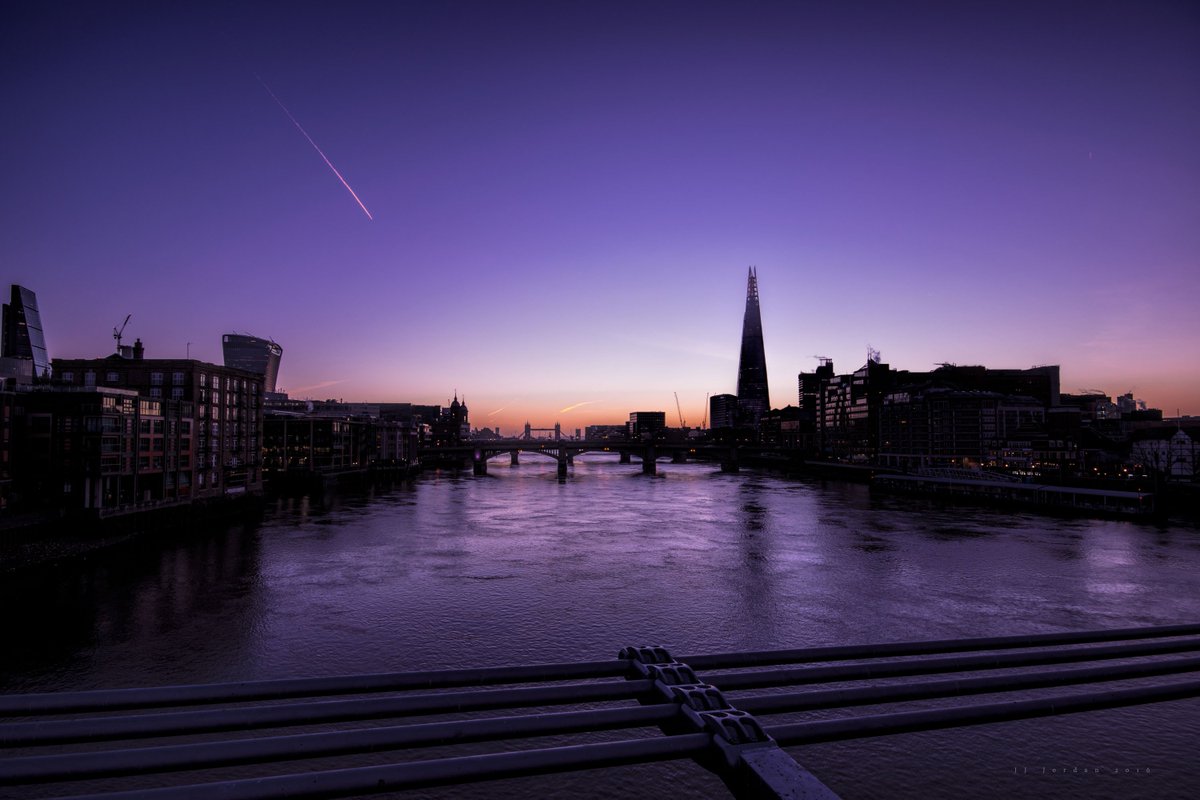 CrownePlazaB's tweet photo. Happy Monday London 🌇🤗

#CrownePlazaHotels #Battersea #LondonHotels #LondonSkyline #Sunrise #MondayMotivation #MindfulMonday https://t.co/fF3jvgddnN