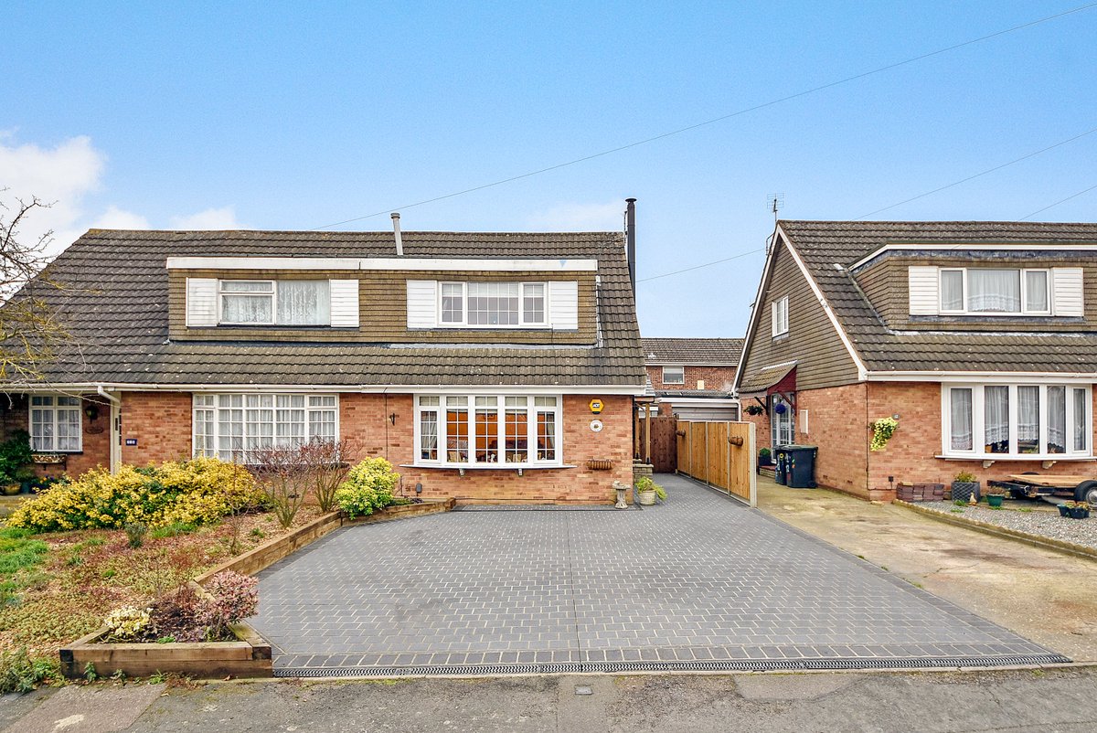 wych_ea's tweet photo. #ForSale Wildacre Road #Rushden #Northants An immaculate 2 bedroom semi detached property in a sought after location. #ViewEarly £210,000 #Quality #Property #Sales #Vendors #Buyers https://t.co/BQ7OlSGOfX https://t.co/4BG43duiFB