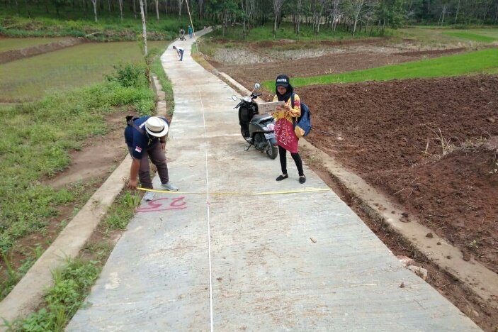 dendonie717's tweet photo. Pembuatan Jalan Usaha Tani untuk Memudahkan angkutan hasil pertanian
#JokowiMembangunDesa #Kemendes2019 
@jokowi @EkoSandjojo @anwsanusi @taufikmadjid71 @fachrilabalado https://t.co/6paO5RF6G8