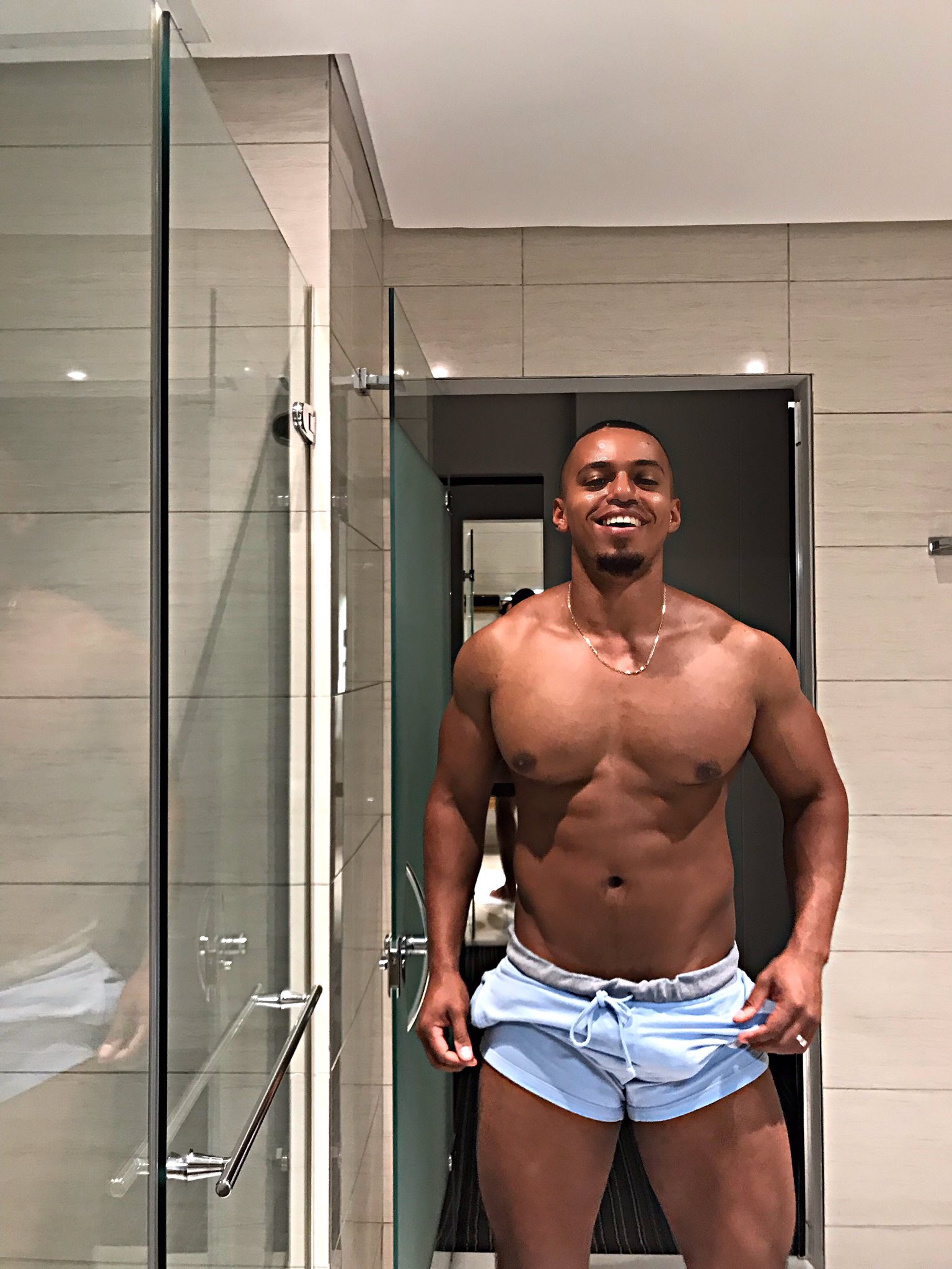 I.GCedric_a_fourie on Twitter &quot;I make sure to look