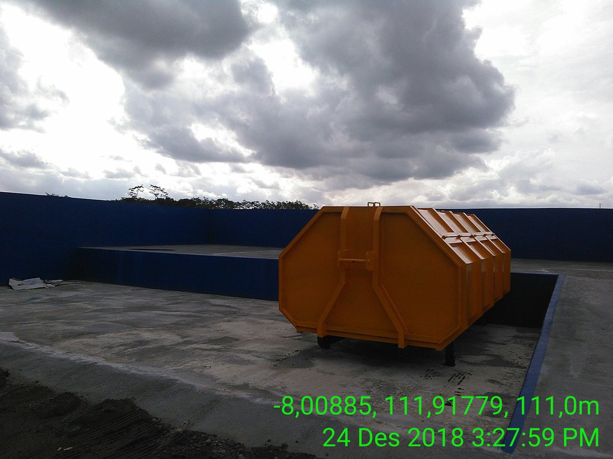 PribadiSlamet1's tweet photo. #DesaMajuBersamaJokowi #Kemendes2019 #TPPIJawaTimur @jokowi @EkoSandjojo @anwsanusi @taufikmadjid71 @fachrilabalado @DewantoAndry pemb Terminal Sampah DD2018/Ds.boro kec.kedungwaru kab.Tulungagung(berkahSampah pening ekonomi masyarakat)/ https://t.co/4t19VBC3Ub