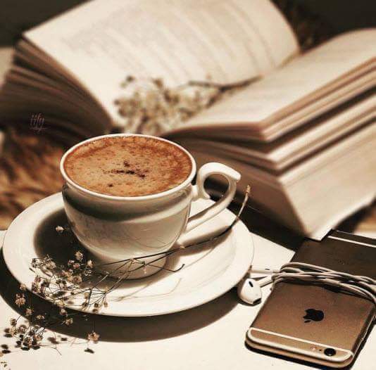 جوان أحمد على تويتر، فنجان قهوتي هو مستودع أسراري. عندما تزاحم أوجاع الحياة صدري، لا يخذلني فنجان قهوتي. رائحتها تنعشني بدفئها. إنه يرحب بي. أتمنى لو كان فنجان قهوتي بين يدي. أكمل لحظتي بحضن أحب فنجان قهوتي هتبس تي كو هب3rmbjzww