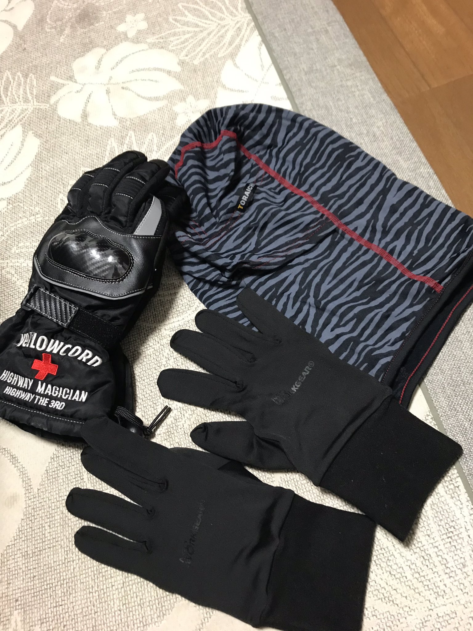 ヨシ Auf Twitter 仕事用の長靴買いにワークマンに ついでに防寒対策グッズを物色 なかなか良さげな ゲットして帰って来ました 極寒ツーリング楽しみやわ バイクのある風景 バイク好きと繋がりたい ツーリング ヤマハは美しい ワークマン インナー