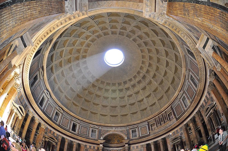 pantheon_roma's tweet photo. The dome of #pantheon has no reinforcements yet has stood for almost 2 thousand years. 
This probably thanks to the particolar technique used to build it; the mixture of lime and stone fragment was added in small amounts and excess water was drained off immediately https://t.co/Zj8i9WOnqm
