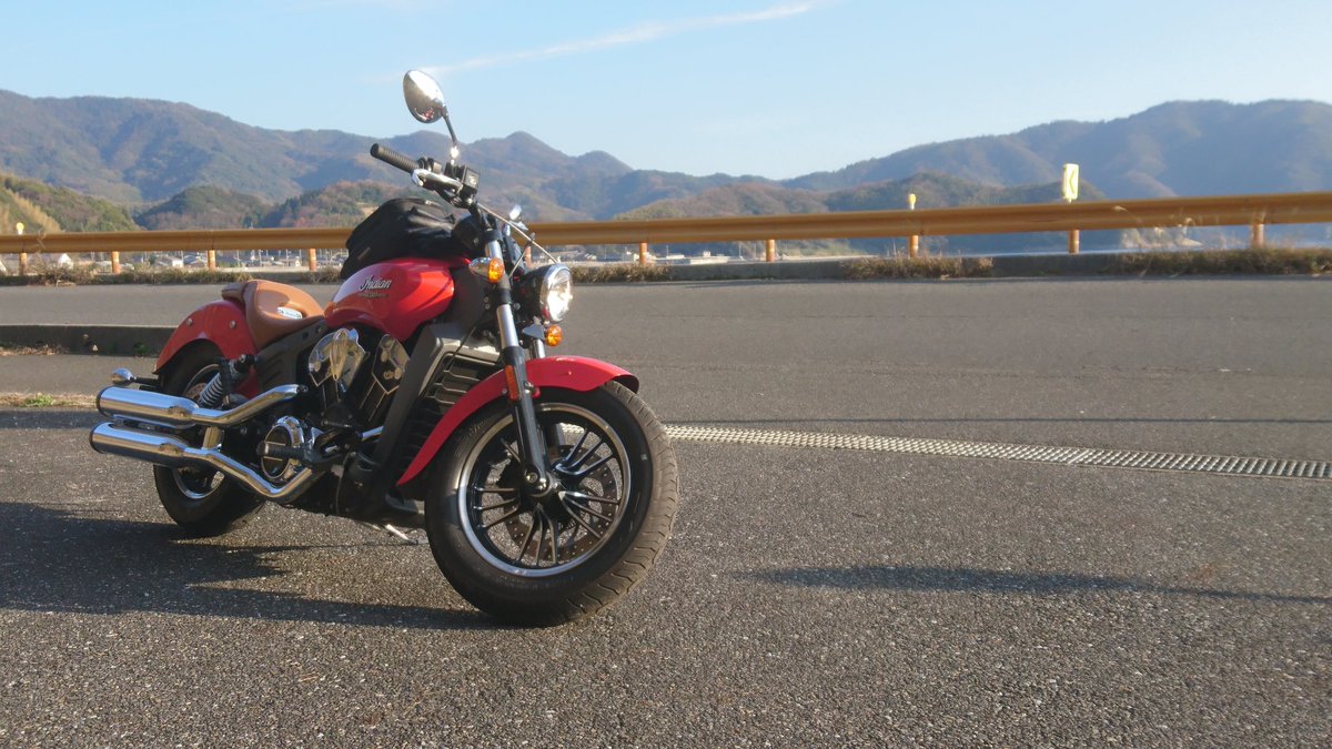 Zin50698814's tweet photo. #Indian_scout
#大島
今日暖かかったので
所々で相棒を撮ってたら
屋◯君の別荘と
エイ…？ https://t.co/n7d96YNzaG