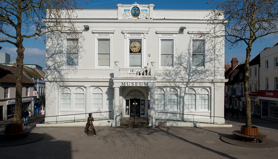 The Sunday Times Watercolour Competition 2018 is currently on display @WillisHCT, an early Victorian building where #janeausten attended dances. #STWC18 is the largest and most prestigious prize for contemporary #watercolourpainting in the UK - well worth a visit! @HantsCulture